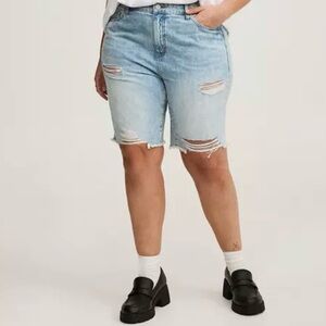 Torrid Perfect Bermuda High-Rise Light Wash Distressed Denim Shorts Size 16